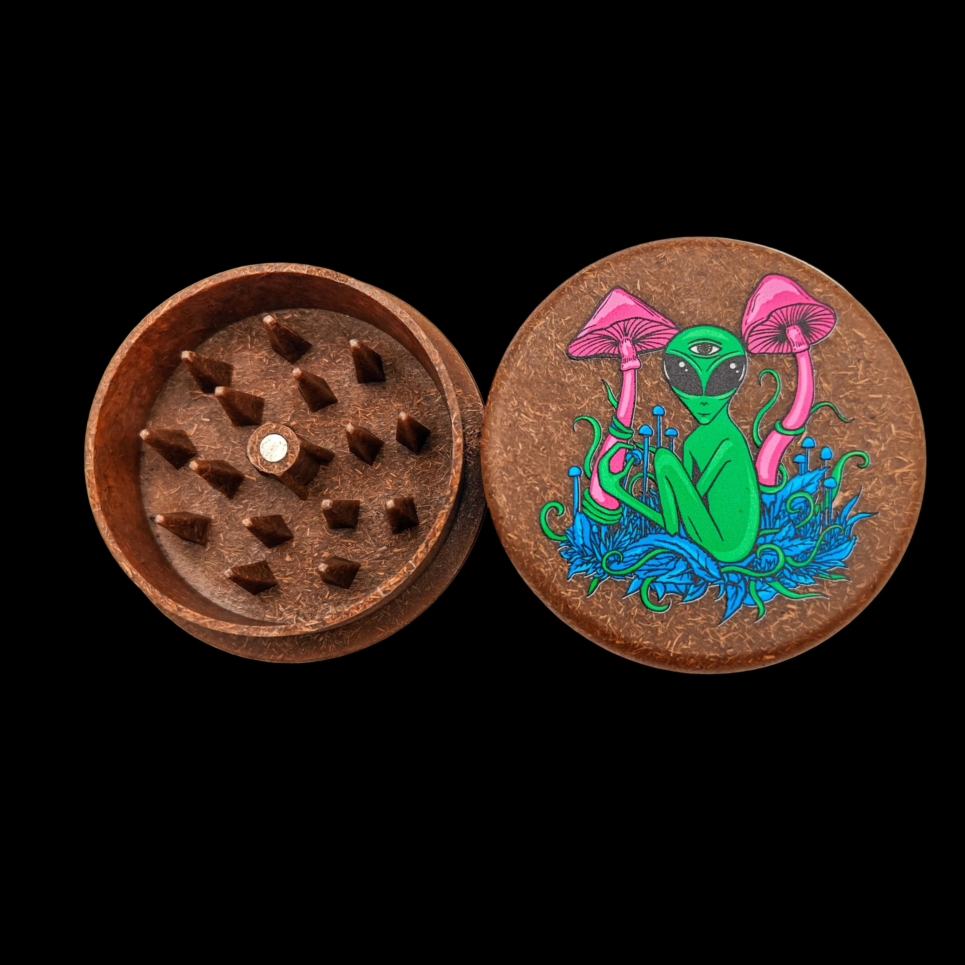 Couvercle du grinder Magic Leaf Alien Mushroom en chanvre recyclé, design alien vert entouré de champignons roses.